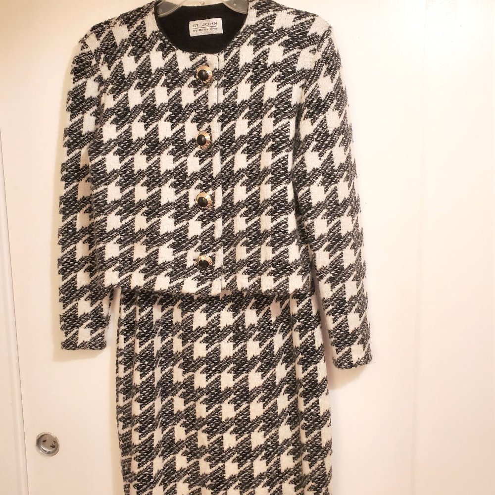 Vintage St. John Knit Black & Cream, Houndstooth Check, two-Piece Suit  SIZE 2